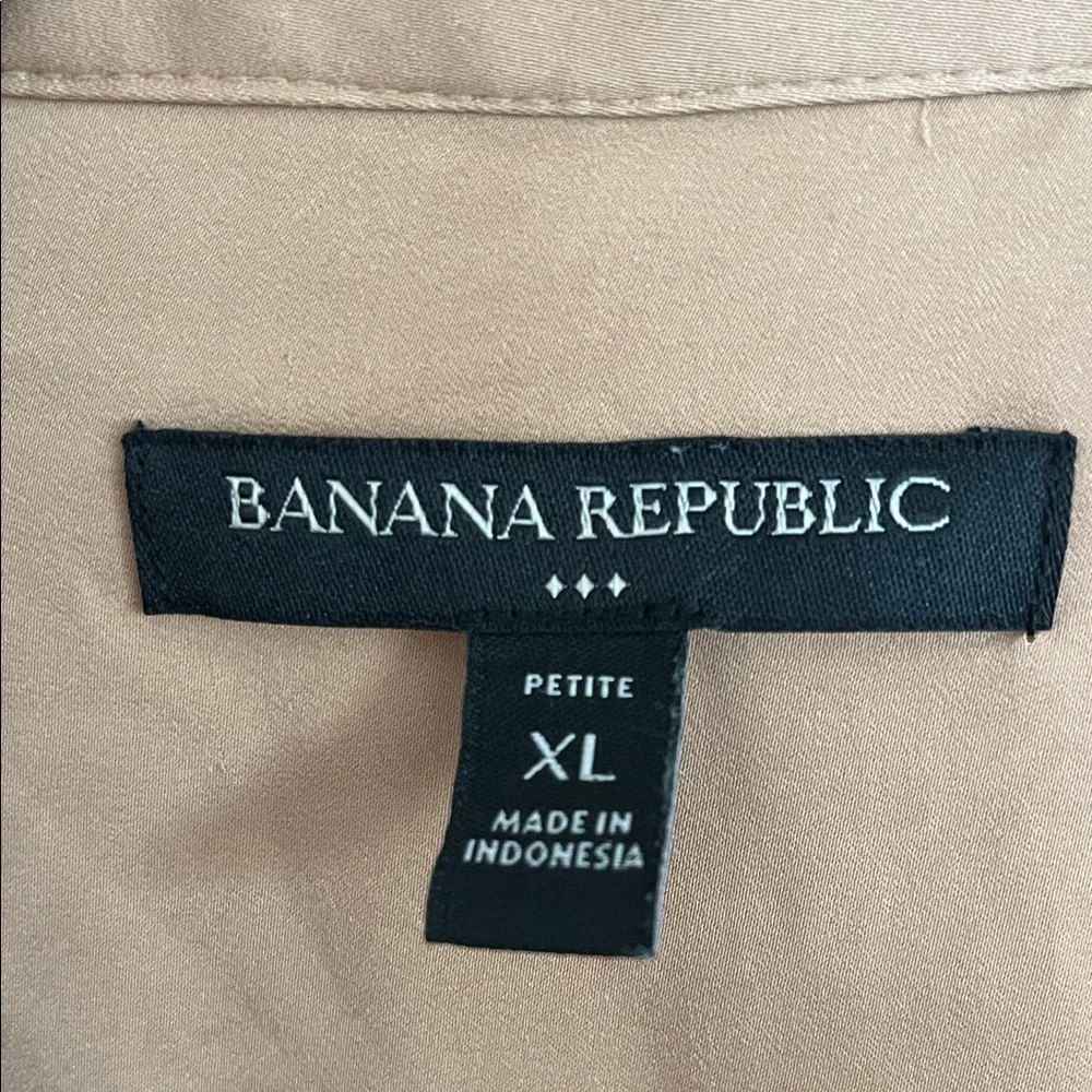 Banana Republic | Elegant Tan Women's Blouse - Picture 2 of 7